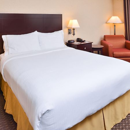 Holiday Inn Express Hotel & Suites Portland - Jantzen Beach By Ihg Екстериор снимка