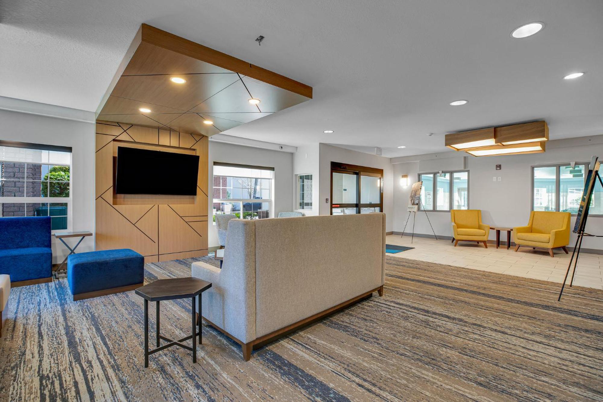 Holiday Inn Express Hotel & Suites Portland - Jantzen Beach By Ihg Екстериор снимка