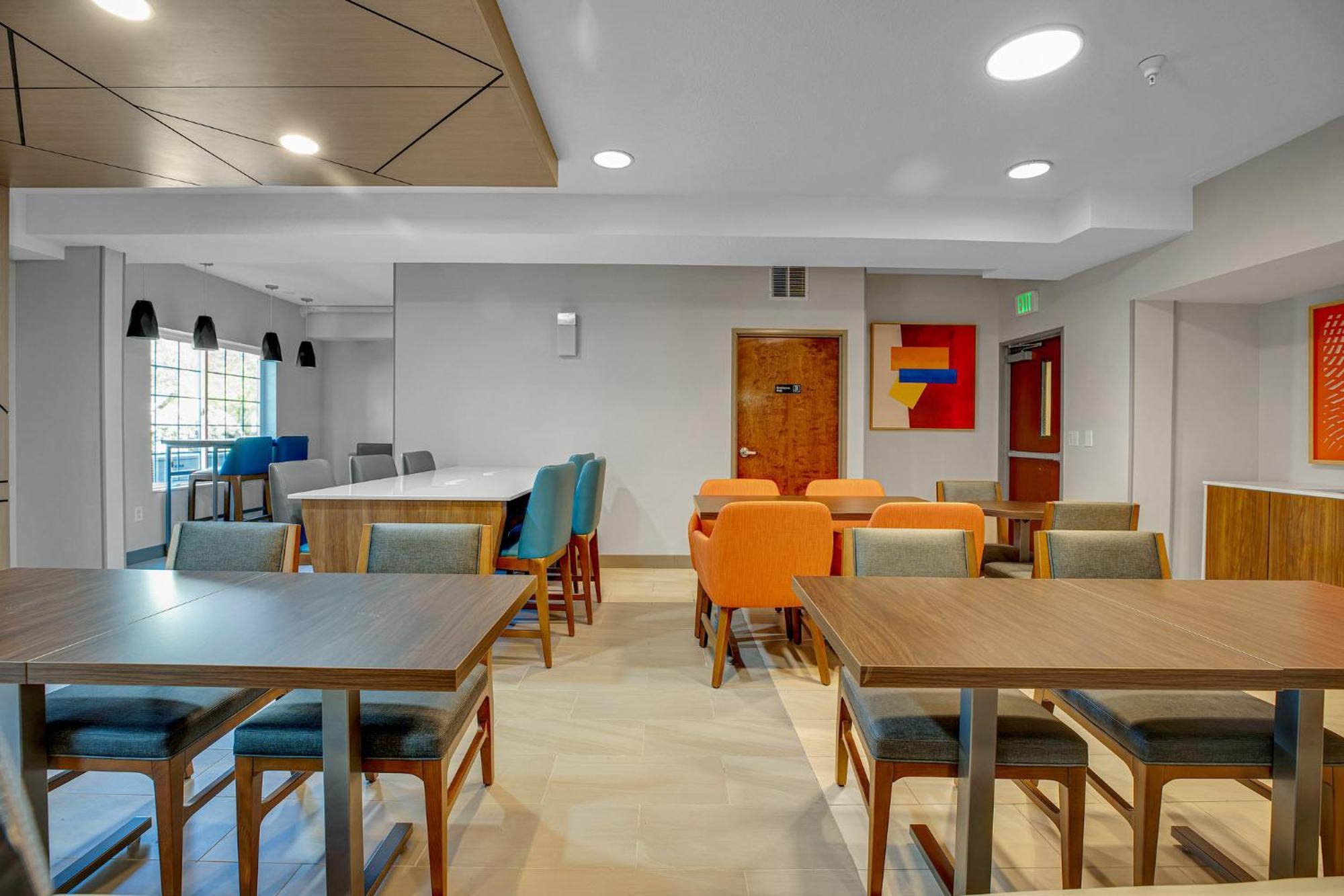Holiday Inn Express Hotel & Suites Portland - Jantzen Beach By Ihg Екстериор снимка