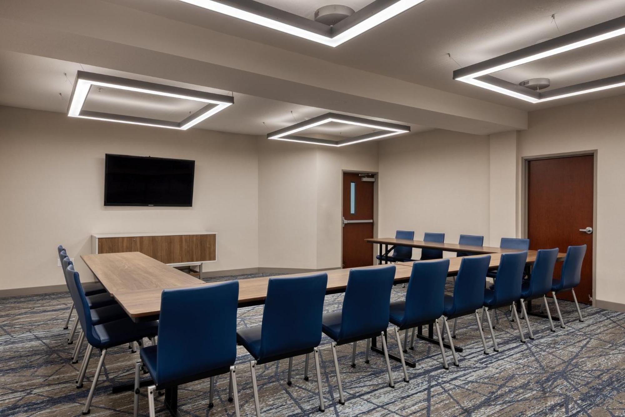 Holiday Inn Express Hotel & Suites Portland - Jantzen Beach By Ihg Екстериор снимка