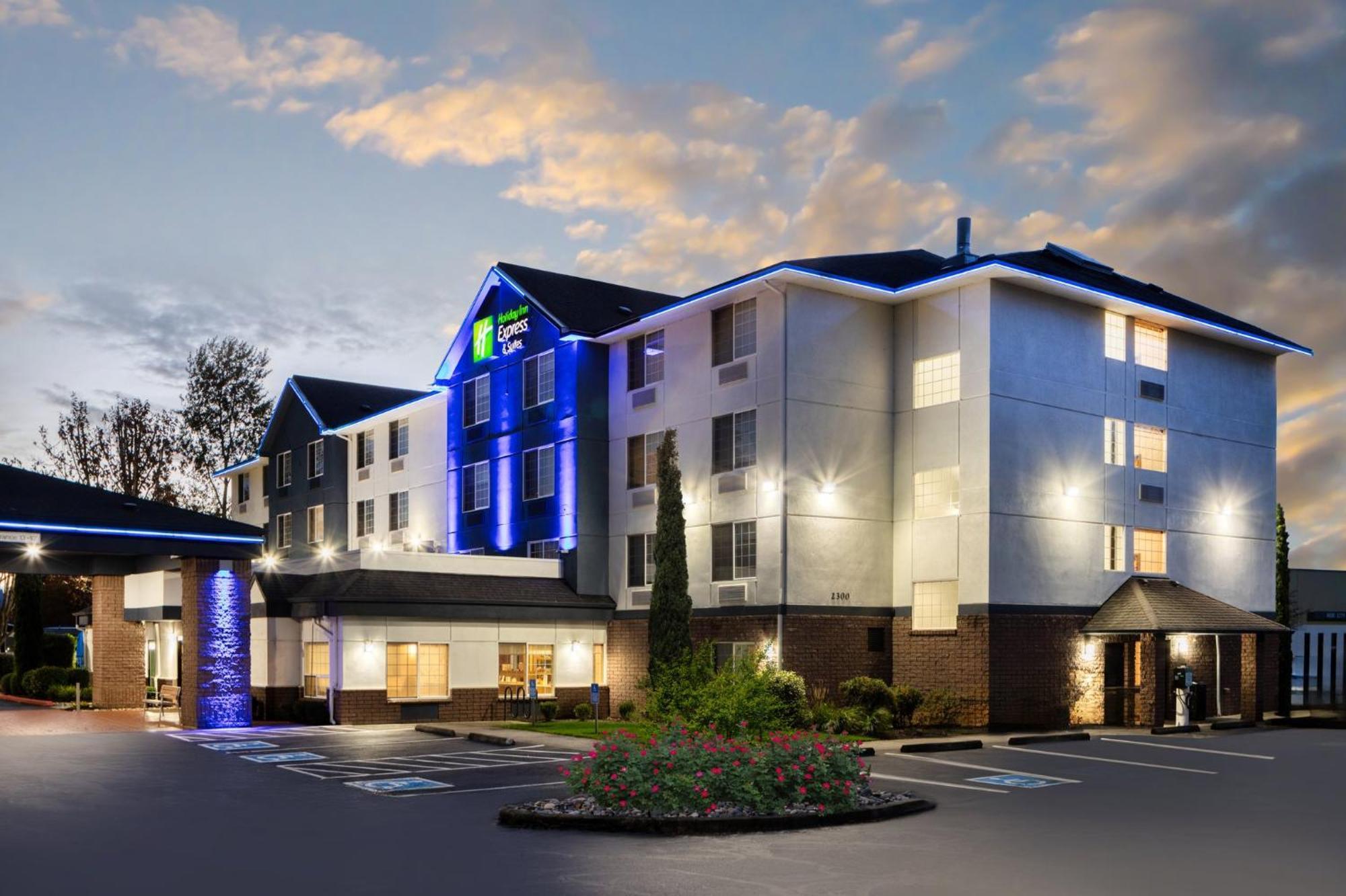 Holiday Inn Express Hotel & Suites Portland - Jantzen Beach By Ihg Екстериор снимка