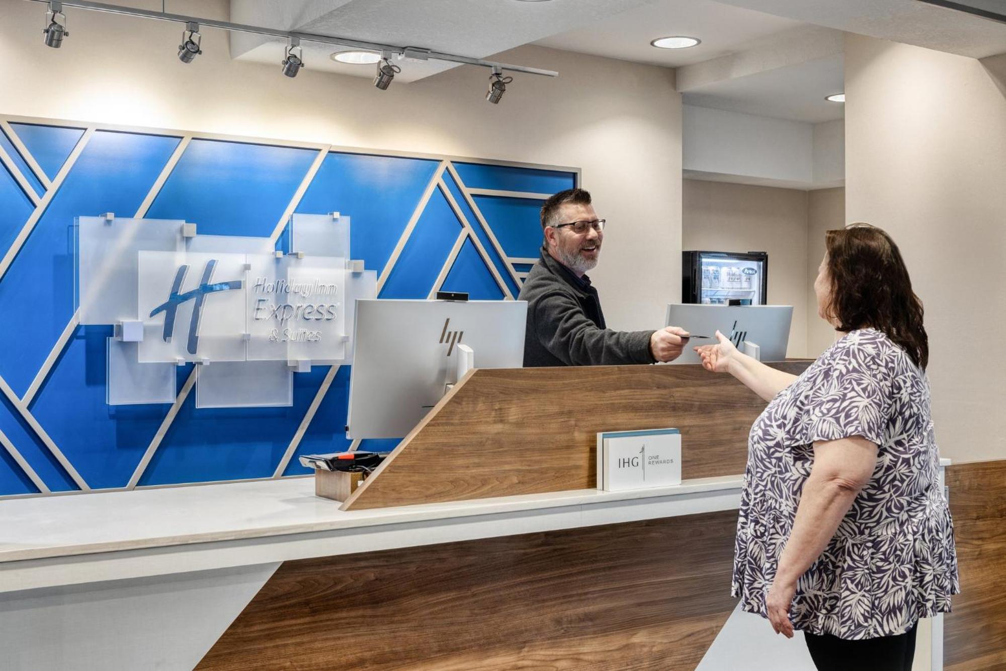 Holiday Inn Express Hotel & Suites Portland - Jantzen Beach By Ihg Екстериор снимка