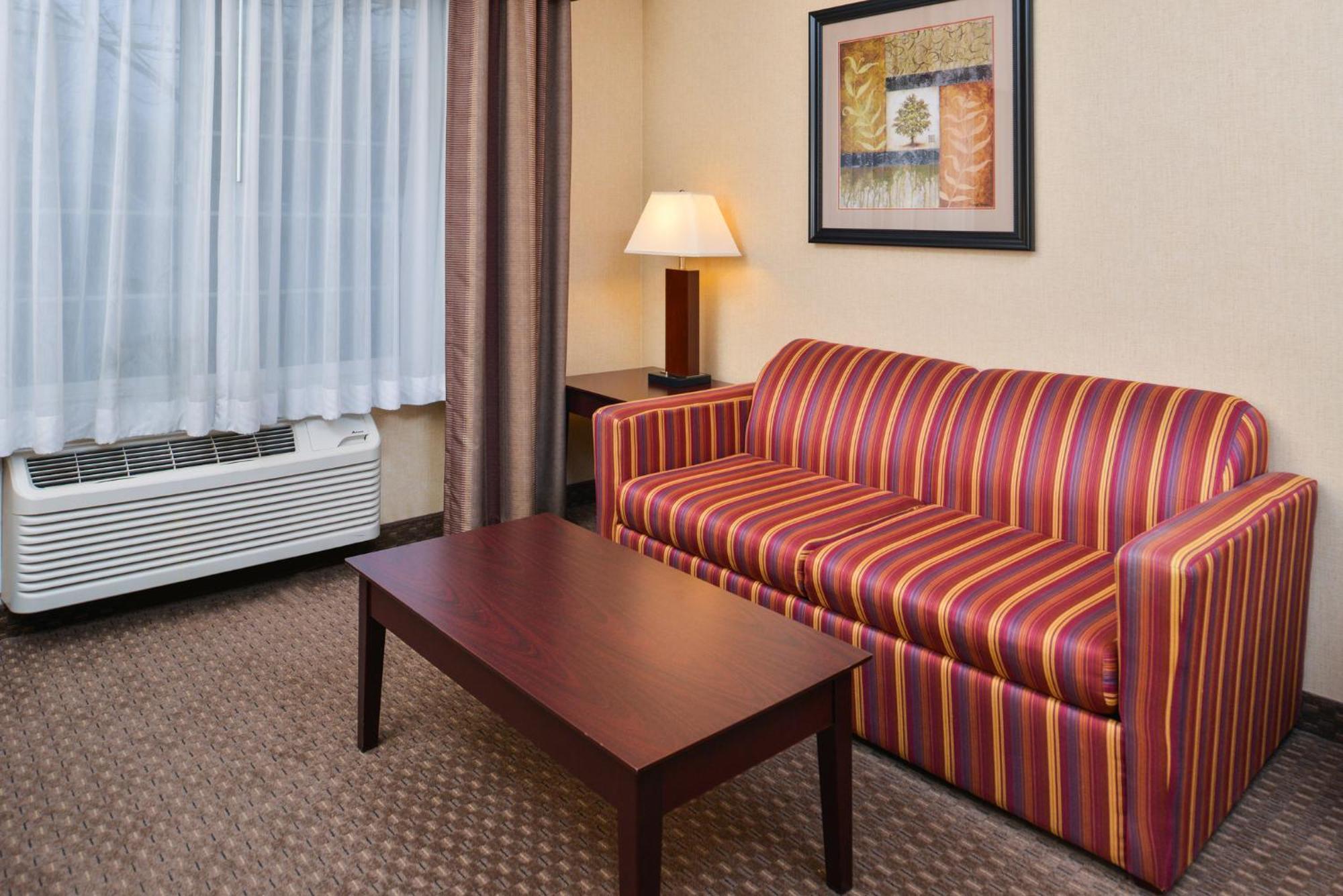 Holiday Inn Express Hotel & Suites Portland - Jantzen Beach By Ihg Екстериор снимка