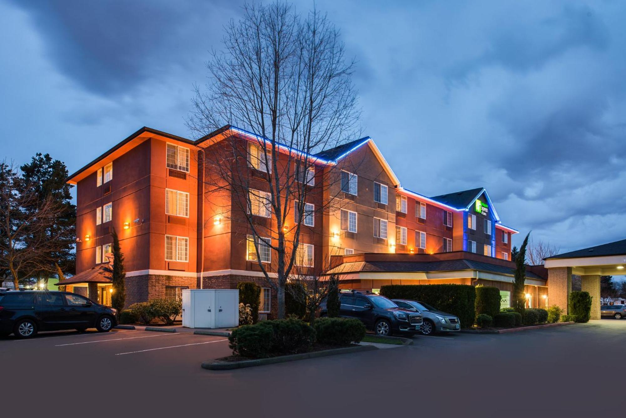 Holiday Inn Express Hotel & Suites Portland - Jantzen Beach By Ihg Екстериор снимка