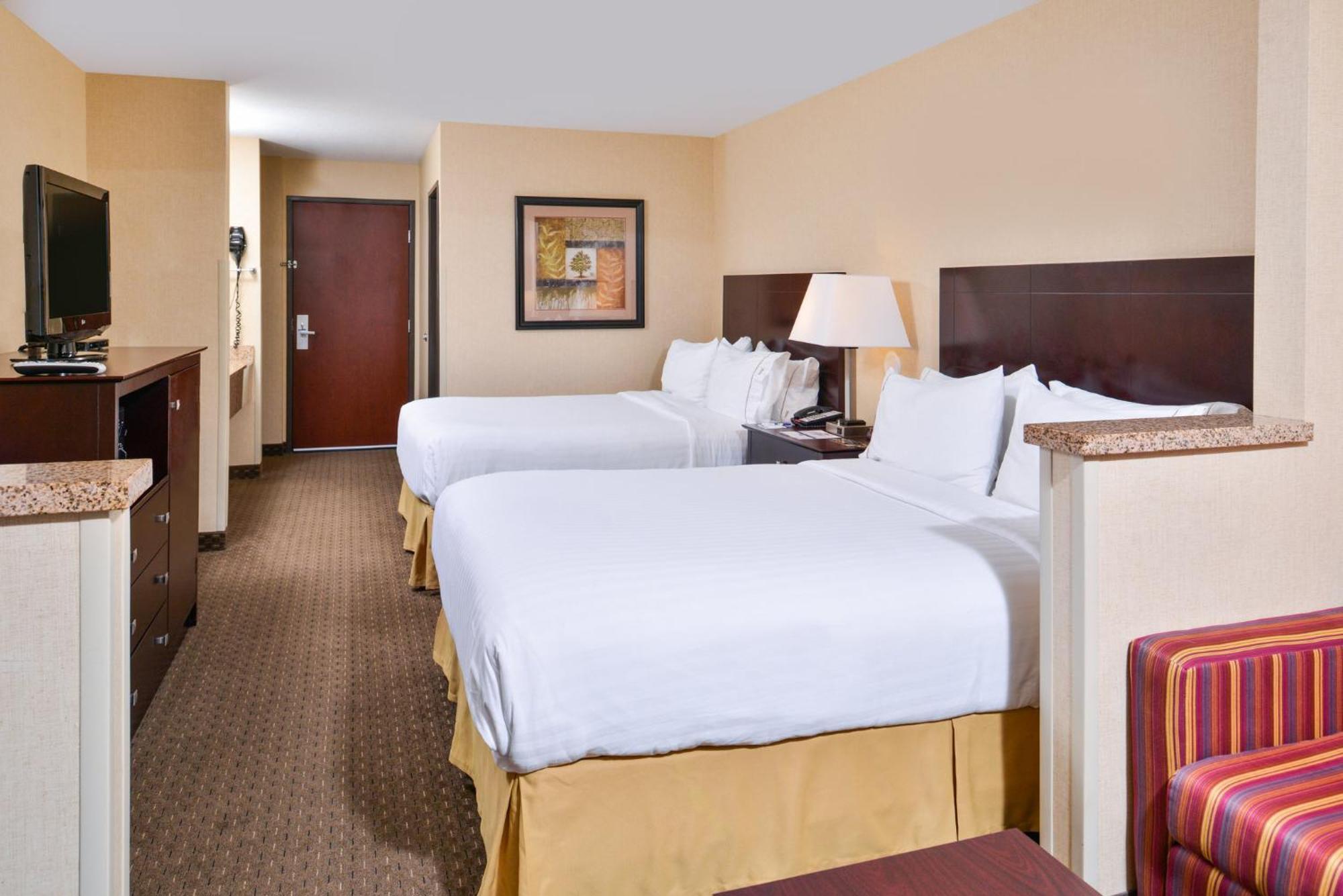 Holiday Inn Express Hotel & Suites Portland - Jantzen Beach By Ihg Екстериор снимка