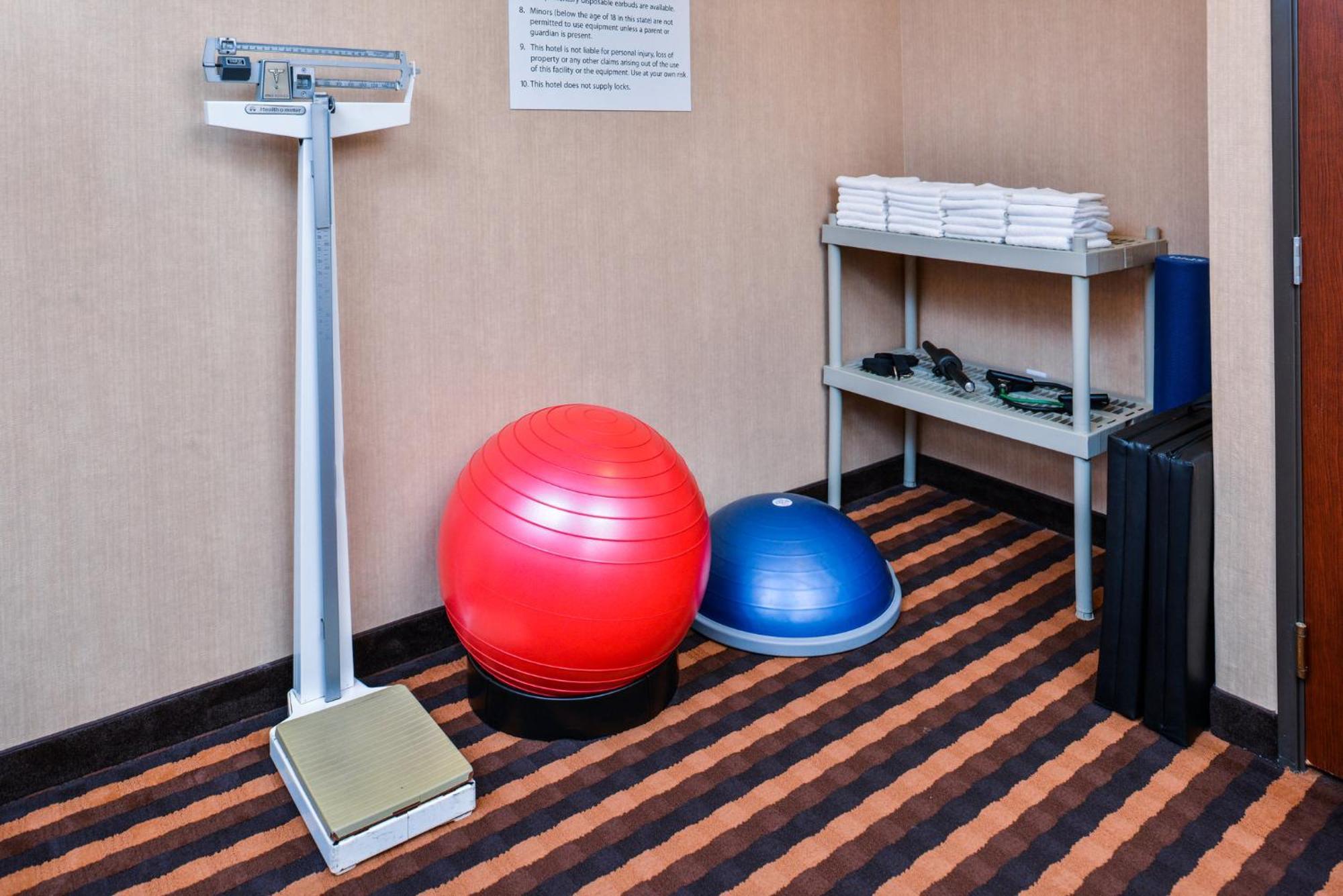 Holiday Inn Express Hotel & Suites Portland - Jantzen Beach By Ihg Екстериор снимка