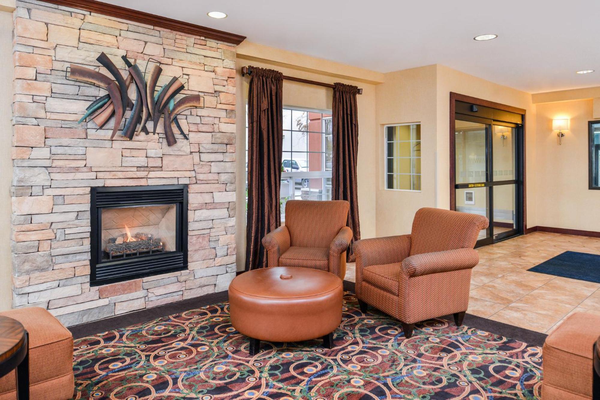 Holiday Inn Express Hotel & Suites Portland - Jantzen Beach By Ihg Екстериор снимка