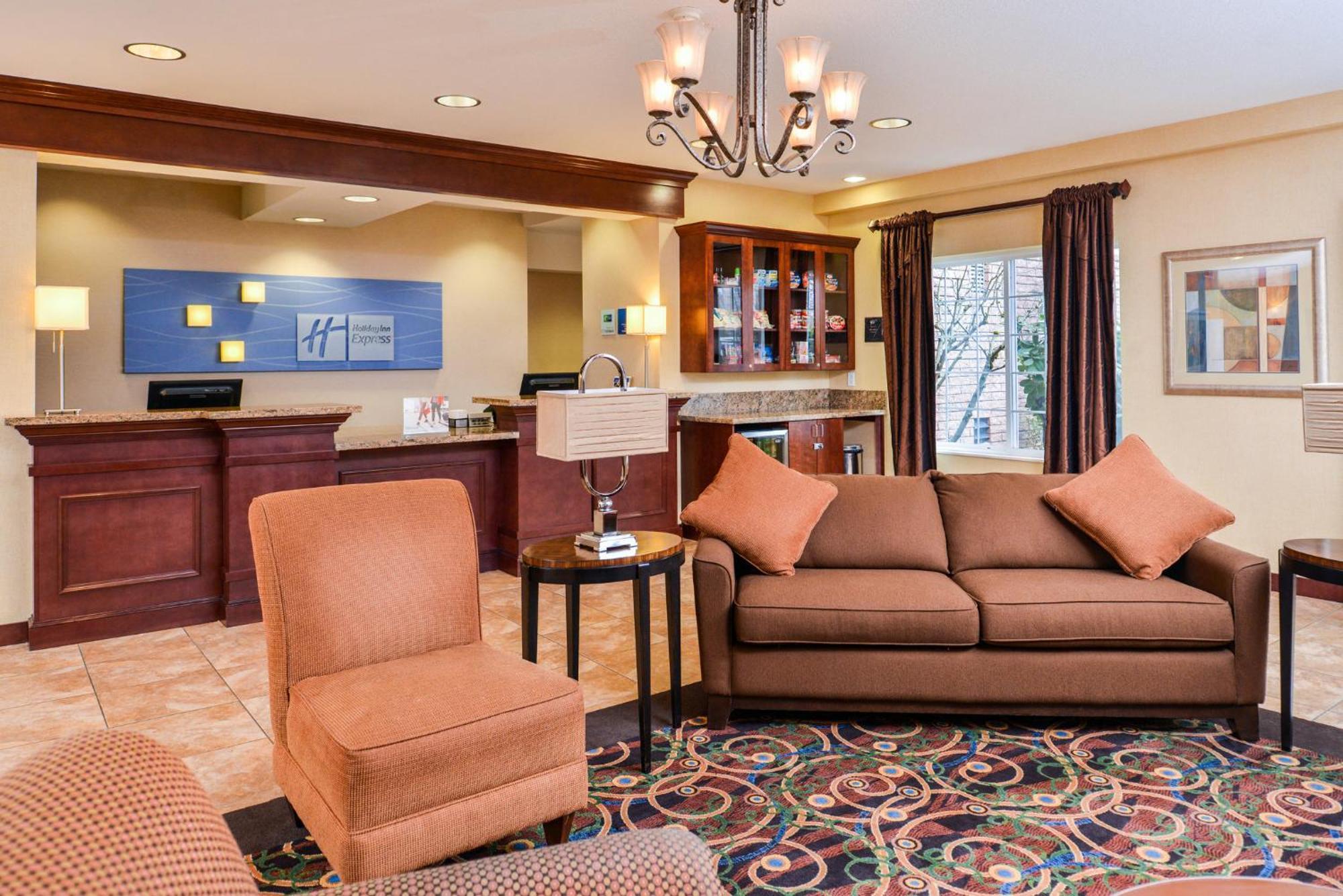 Holiday Inn Express Hotel & Suites Portland - Jantzen Beach By Ihg Екстериор снимка
