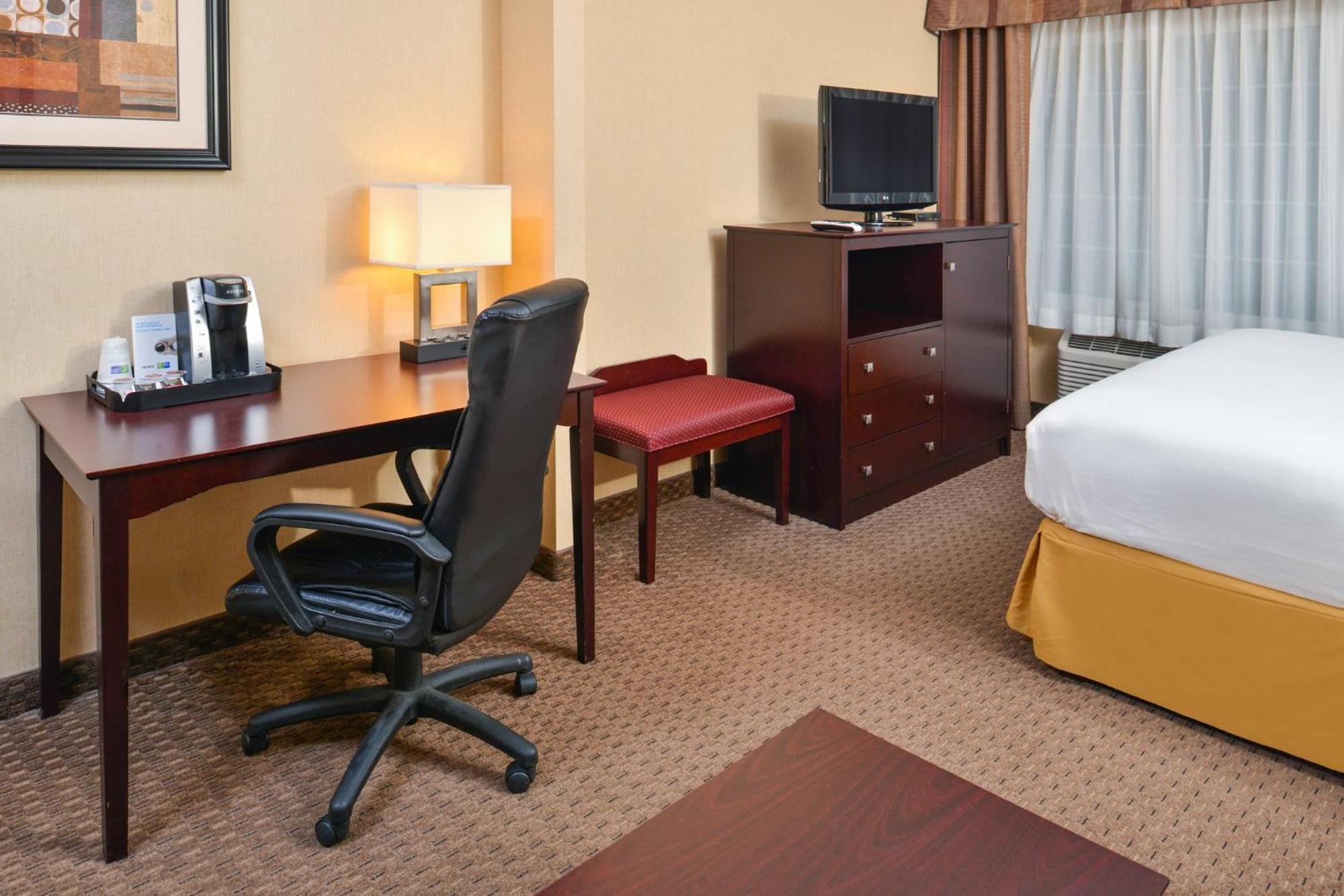 Holiday Inn Express Hotel & Suites Portland - Jantzen Beach By Ihg Екстериор снимка