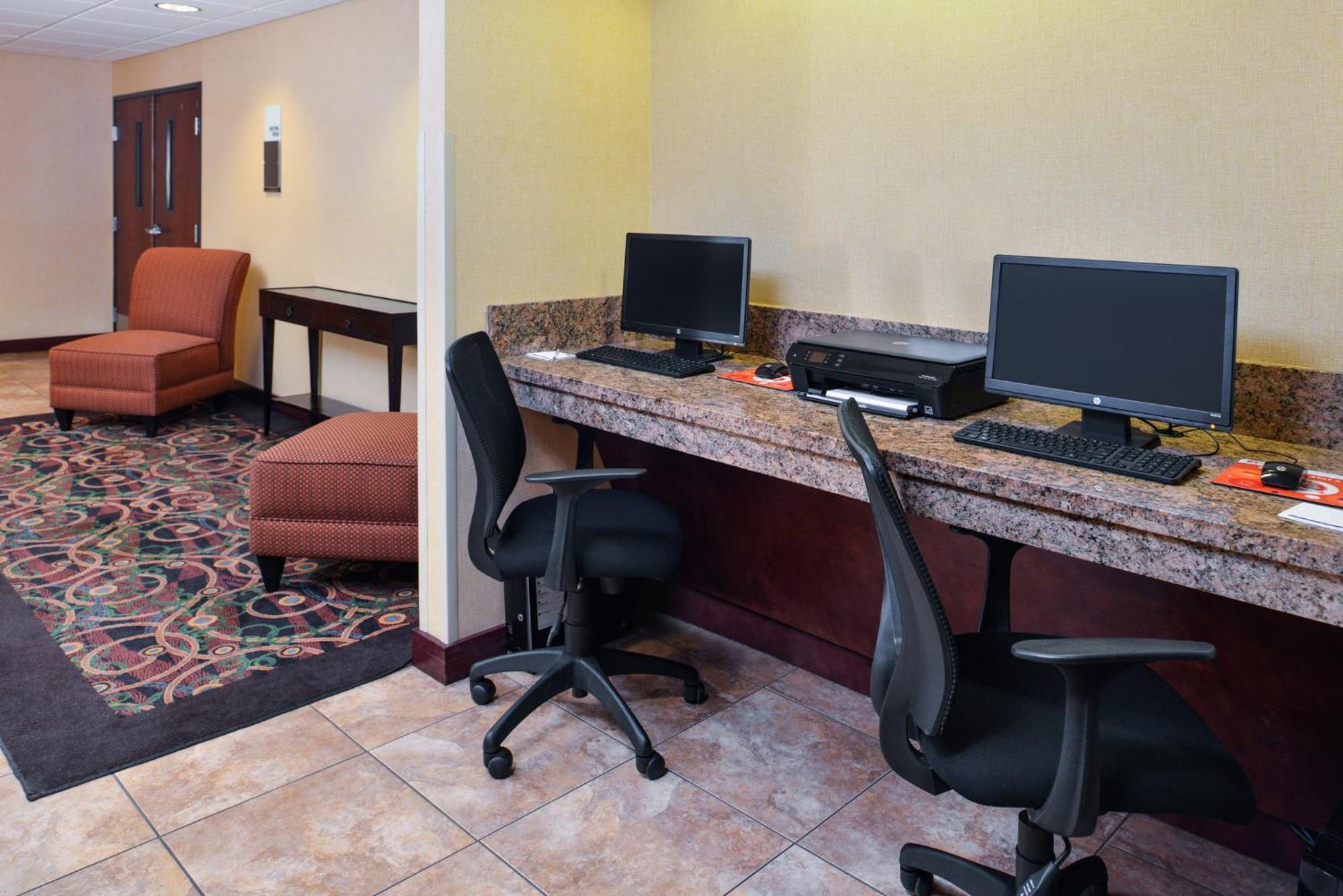 Holiday Inn Express Hotel & Suites Portland - Jantzen Beach By Ihg Екстериор снимка