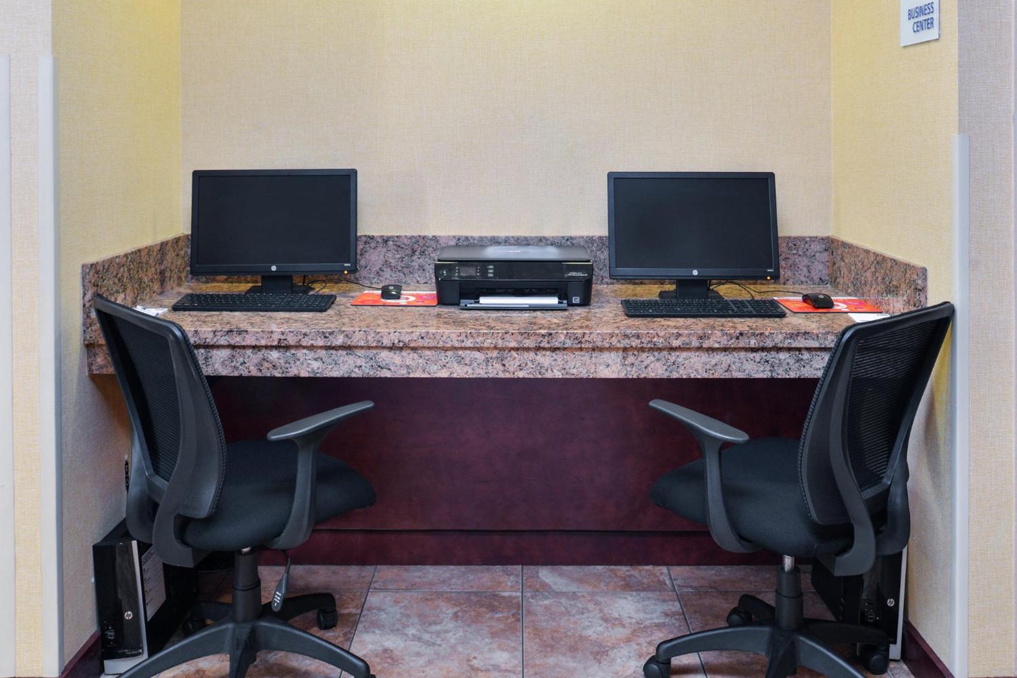 Holiday Inn Express Hotel & Suites Portland - Jantzen Beach By Ihg Екстериор снимка